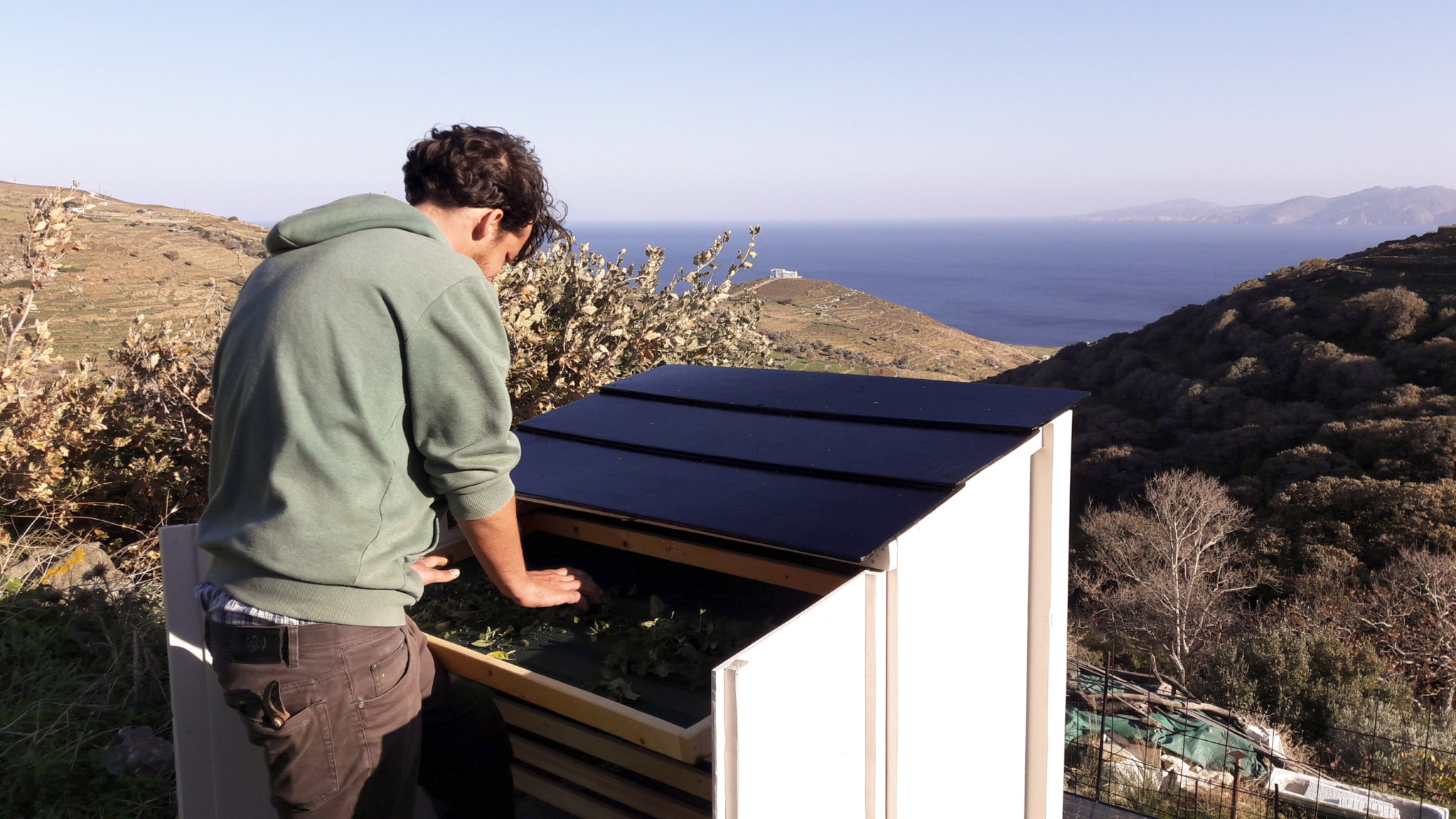 https://www.tinosecolodge.gr/cms/wp-content/uploads/2017/12/tinos-ecolodge-solar-herb-dryer-dehydrator-2017-_32.jpg